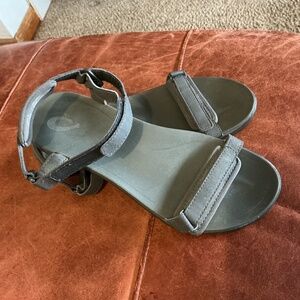 Olukai sandals